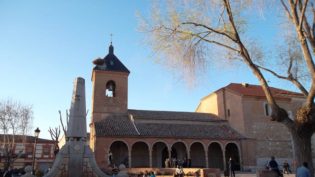 Iglesia parroquial de Alovera — animadores infantiles Bichitos