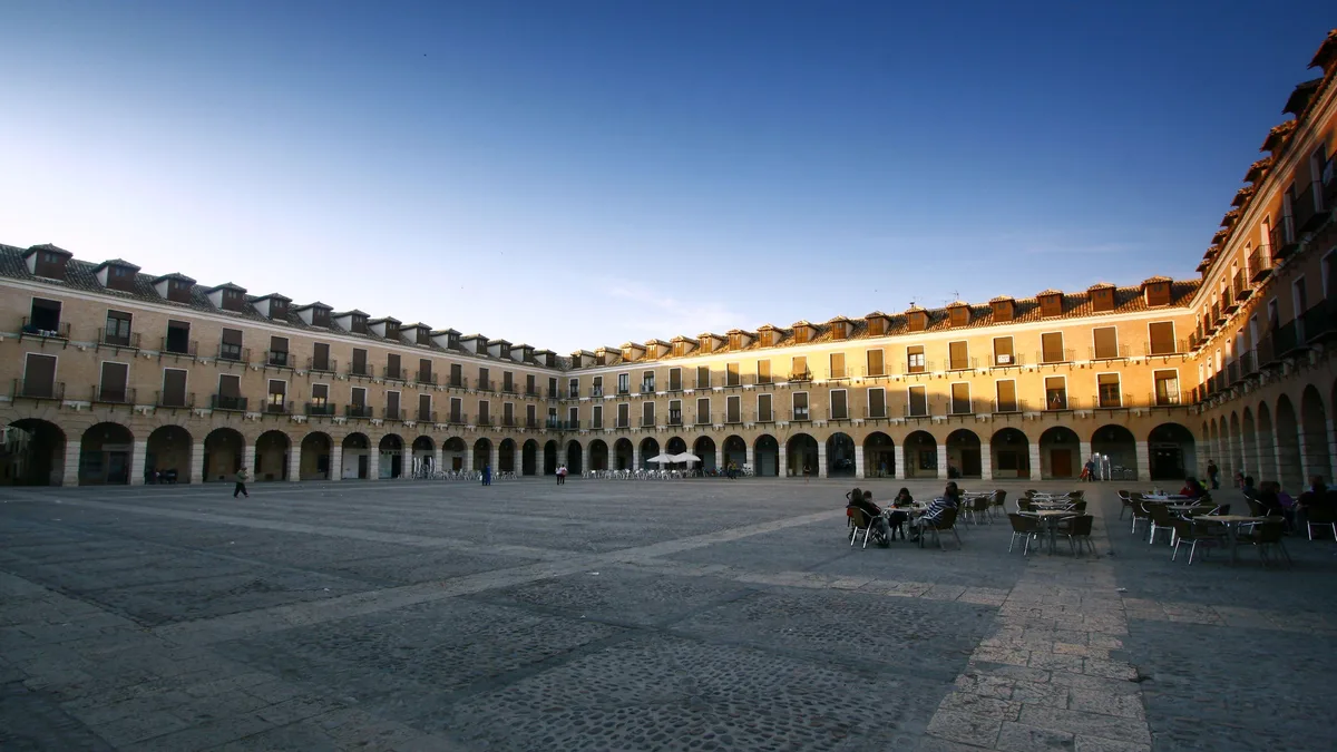 Plaza Mayor de Ocaña — animadores infantiles Bichitos en Ocaña